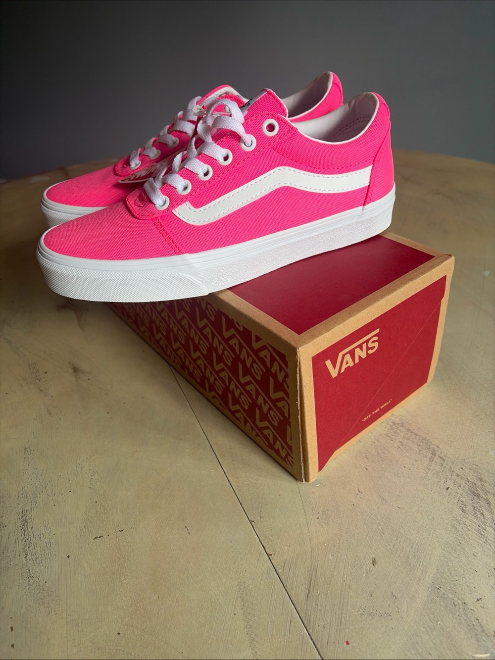 VANS Old Skool Pink/White Canvas Low Top Lace-Up Sneakers Women’s US Size 7 NWT - Picture 5 of 10